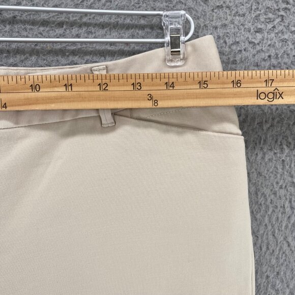 Chicos Shorts Womens 0.5 US 6 Ivory Chino Bermuda Stretch Pocket Everyday Casual - Picture 8 of 12